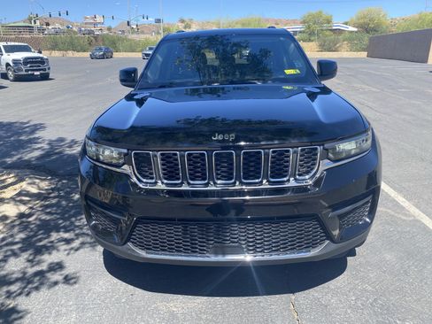 Used 2023 Jeep Grand Cherokee Laredo w/ Trailer Tow Prep Group (B) AWD/4WD image 6