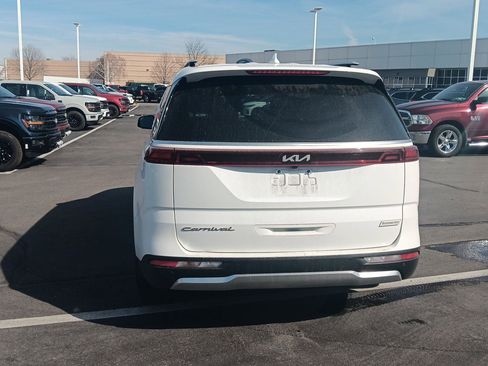 Used 2022 Kia Carnival SX image 6