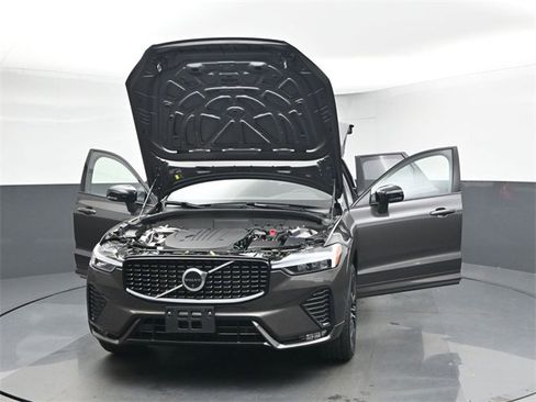 Used 2025 Volvo XC60 B5 Plus image 51