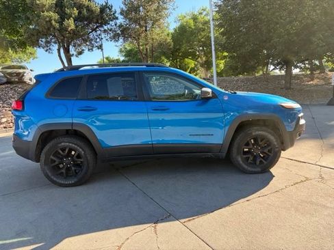 Used 2018 Jeep Cherokee Trailhawk w/ Comfort/Convenience Group AWD/4WD image 8