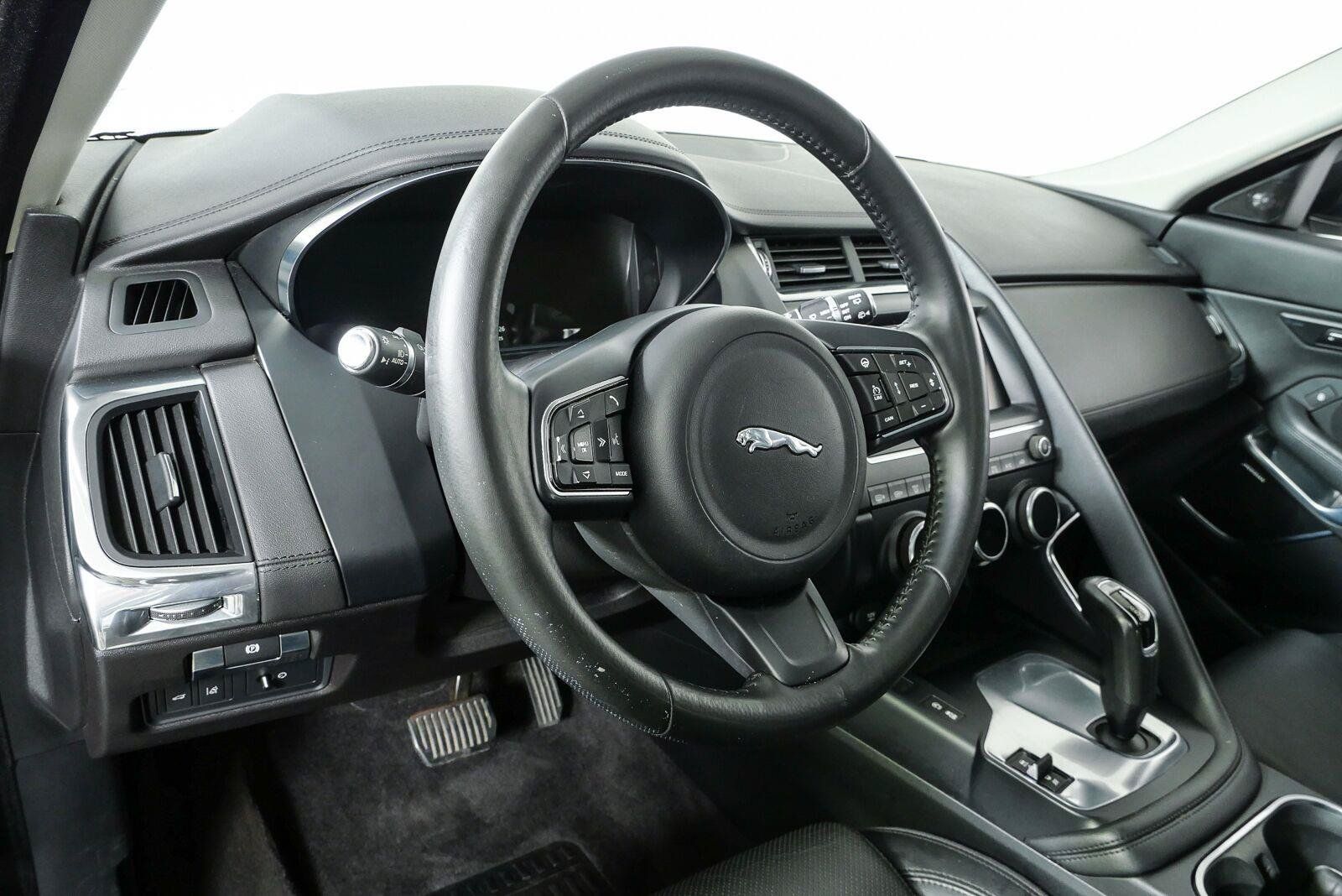 Used 2018 Jaguar E-PACE SE AWD/4WD image 4