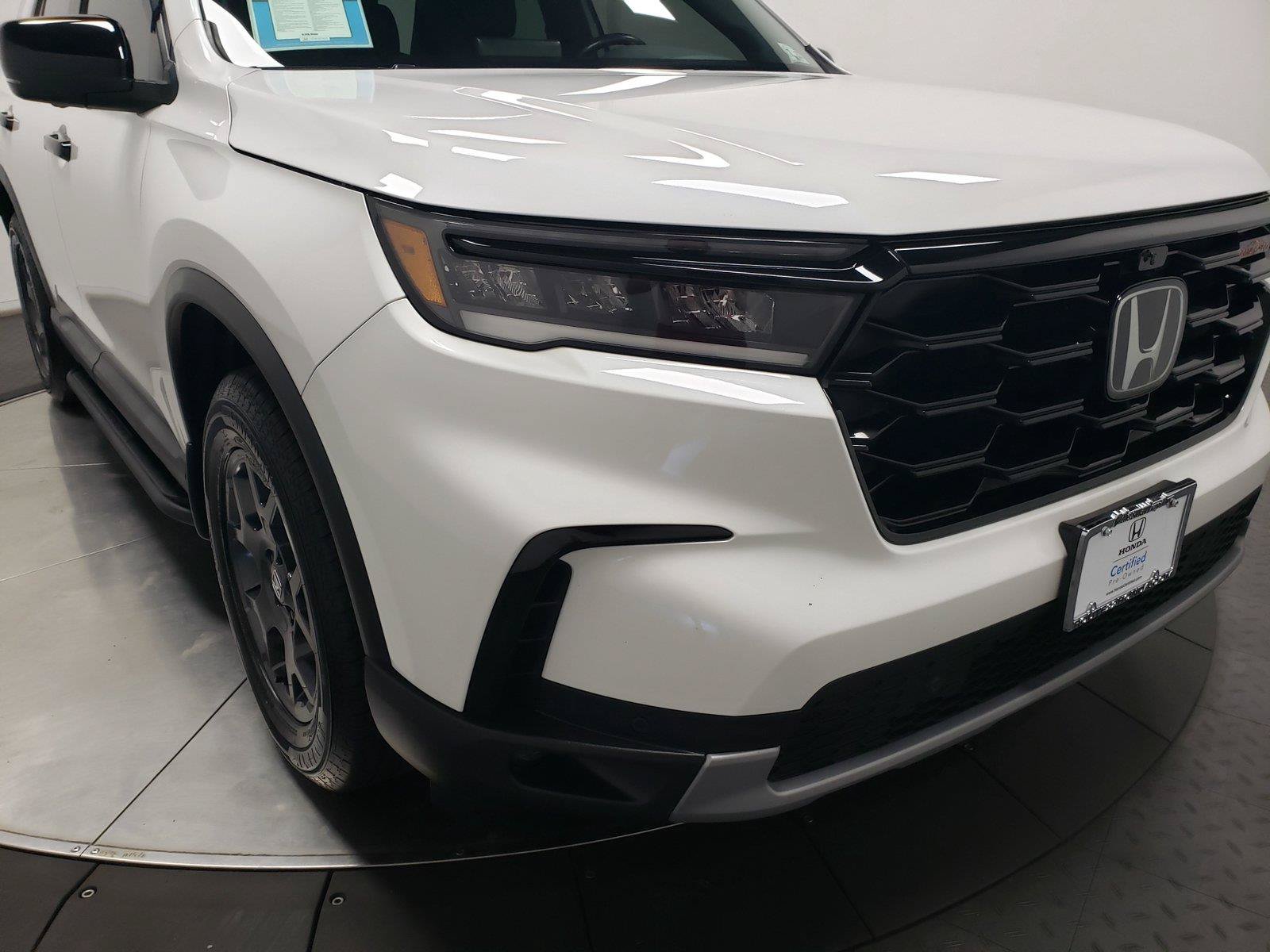 Certified 2023 Honda Pilot TrailSport image 3