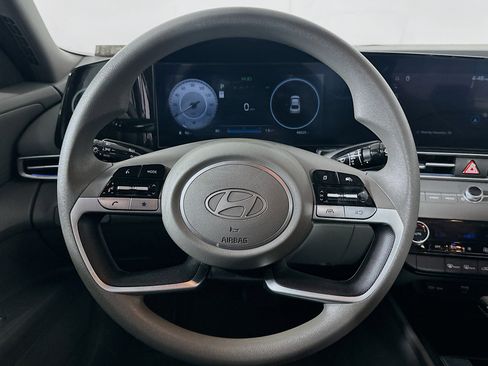 Used 2024 Hyundai Elantra SEL image 18