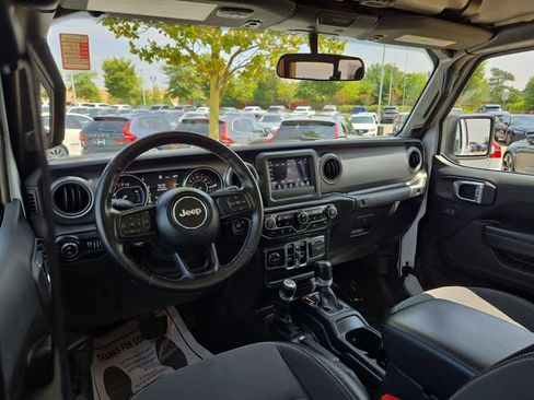 Used 2021 Jeep Gladiator Sport image 27