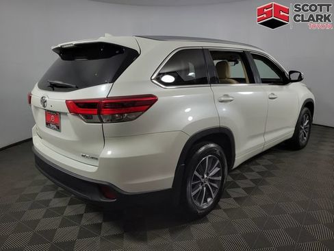 Used 2017 Toyota Highlander XLE AWD/4WD image 8