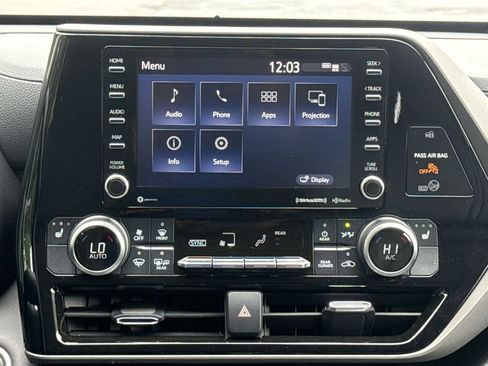 Used 2021 Toyota Highlander XLE AWD/4WD image 20