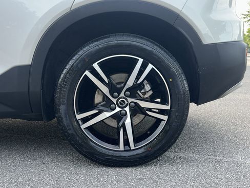 Used 2023 Volvo XC40 B5 Core AWD/4WD image 31