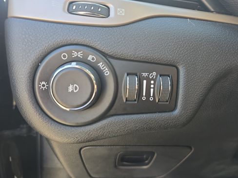 Used 2016 Jeep Cherokee Latitude w/ Safety/Convenience Group FWD image 24