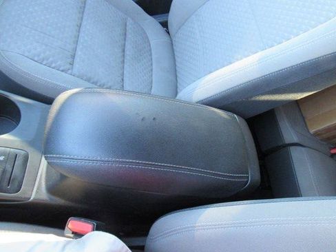 Used 2020 Ford Escape SE image 24