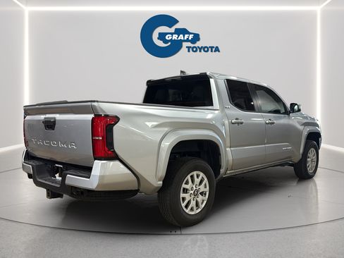 Used 2025 Toyota Tacoma SR5 AWD/4WD image 5