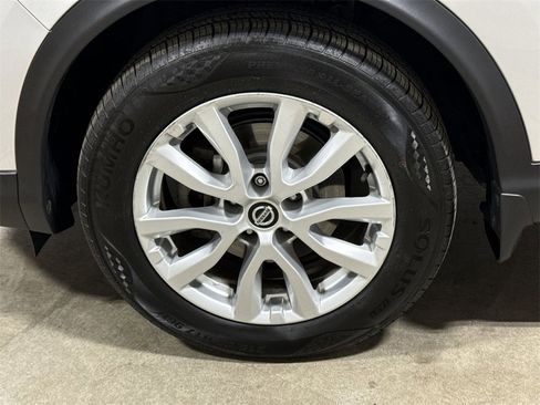 Used 2020 Nissan Rogue Sport SV image 26