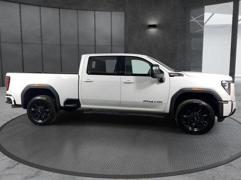 Used 2024 GMC Sierra 2500 AT4 w/ AT4 Preferred Package AWD/4WD image 4