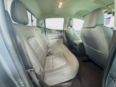 Used 2022 GMC Canyon Denali RWD image 32