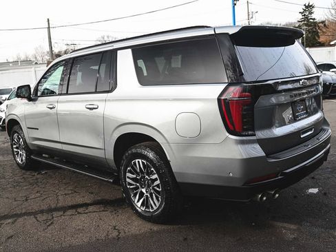 Used 2025 Chevrolet Suburban Z71 AWD/4WD image 4