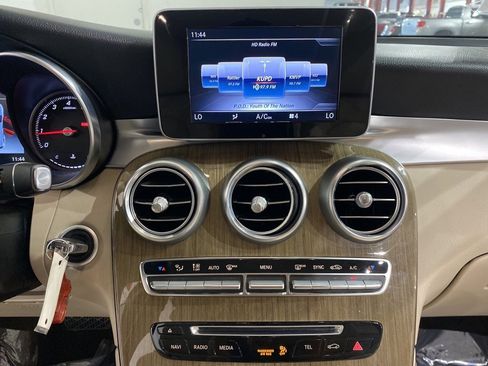 Used 2018 Mercedes-Benz GLC 300 image 13