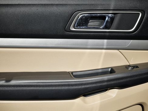 Used 2017 Ford Explorer XLT w/ Equipment Group 202A image 22