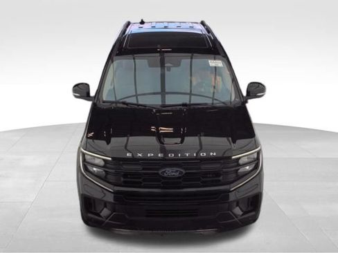 Used 2025 Ford Expedition Active AWD/4WD image 2