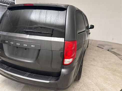 Used 2019 Dodge Grand Caravan SE w/ UConnect Hands-Free Group image 19