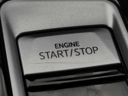 Used 2024 Volkswagen Atlas SE image 23