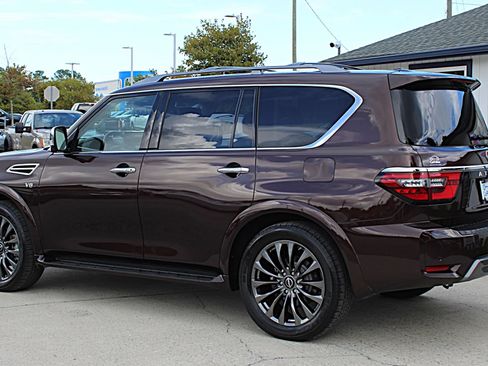 Used 2022 Nissan Armada Platinum w/ Captain's Chairs Package AWD/4WD image 3