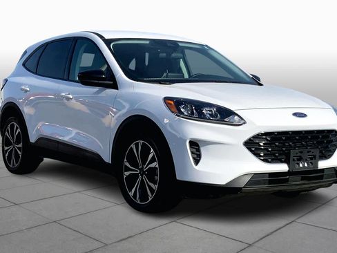 Used 2022 Ford Escape SE w/ SE Sport Appearance Package image 3