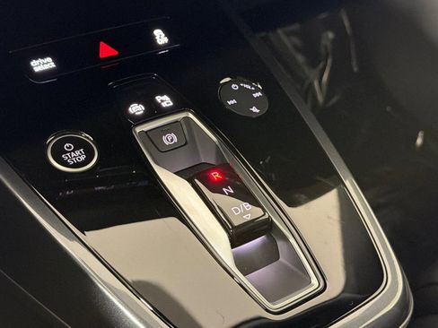 Used 2025 Audi Q4 e-tron Premium w/ Convenience Package image 21