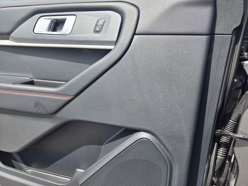 New 2026 Ford Explorer Active w/ Active Comfort Package image 17