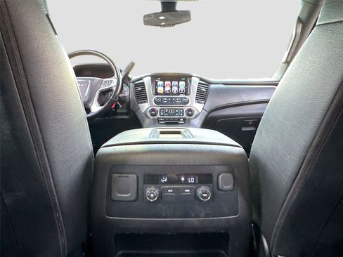 Used 2018 GMC Yukon XL SLE image 23