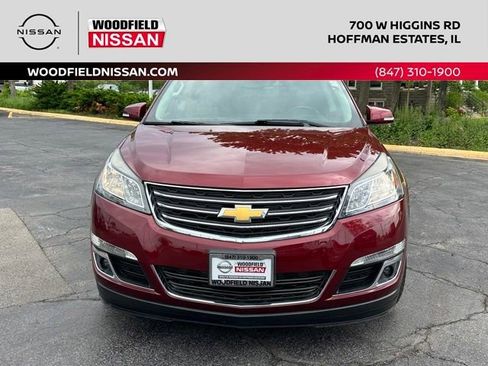 Used 2015 Chevrolet Traverse LT w/ Style and Technology Package FWD image 2