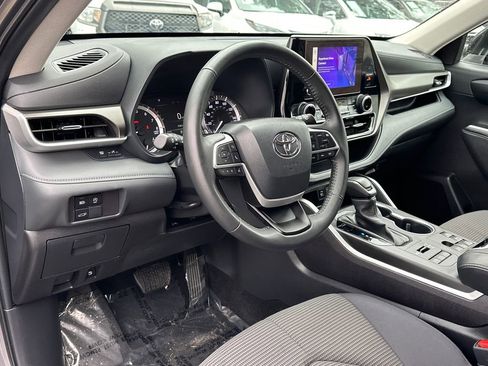 Used 2024 Toyota Highlander LE image 18