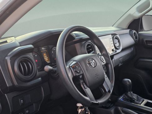 Used 2021 Toyota Tacoma SR w/ SR Convenience Package image 9