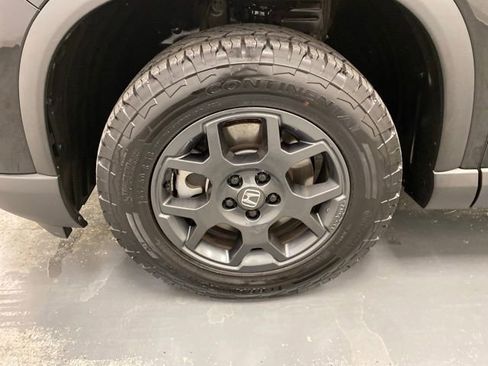 Used 2025 Honda Pilot TrailSport image 32