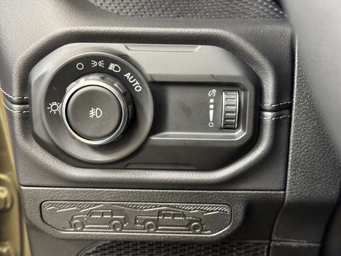 Used 2025 Jeep Wrangler Unlimited Rubicon image 27