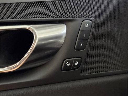 Used 2025 Volvo XC60 B5 Core image 41