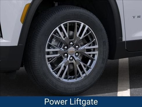New 2027 Chevrolet Traverse LT w/ Driver Confidence Package FWD image 10