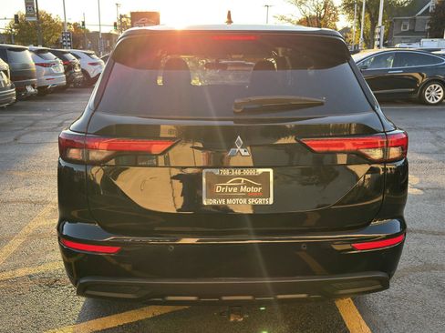 Used 2022 Mitsubishi Outlander ES image 17