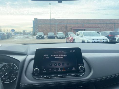 Used 2025 Nissan Rogue SV image 17