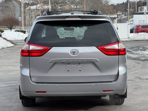 Used 2015 Toyota Sienna XLE image 4