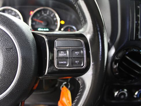 Used 2015 Jeep Wrangler Unlimited Sahara image 8