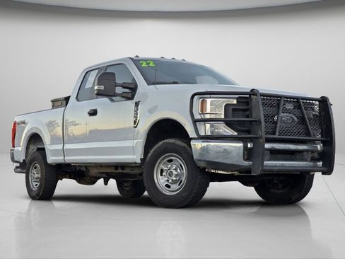 Used 2022 Ford F250 XL w/ Power Equipment Group image 2