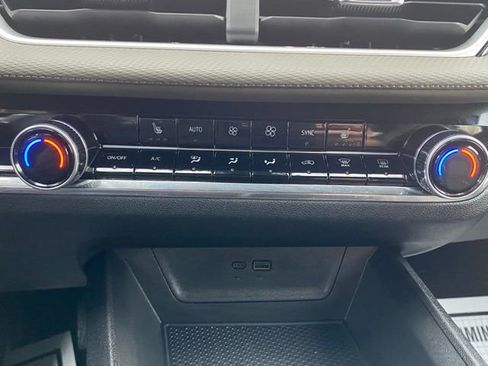 Used 2025 Chevrolet Equinox LT w/ Convenience Package II image 18