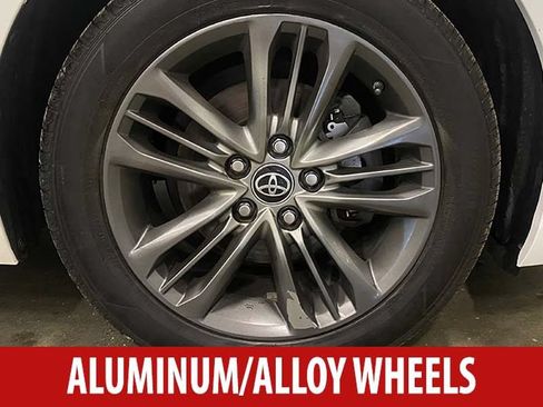 Used 2017 Toyota Camry SE w/ Moonroof Package FWD image 6