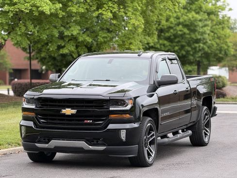 Used 2019 Chevrolet Silverado 1500 LT w/ LPO, Black Pack AWD/4WD image 2