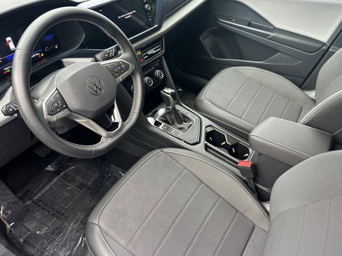 Used 2023 Volkswagen Taos SE image 4