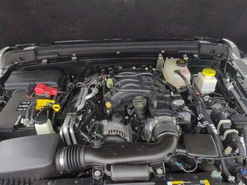 Used 2022 Jeep Gladiator Sport AWD/4WD image 36