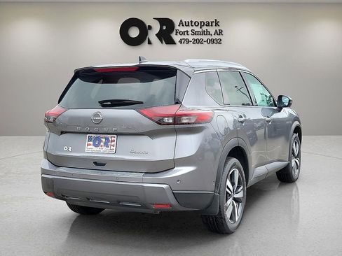 Used 2025 Nissan Rogue SL image 5