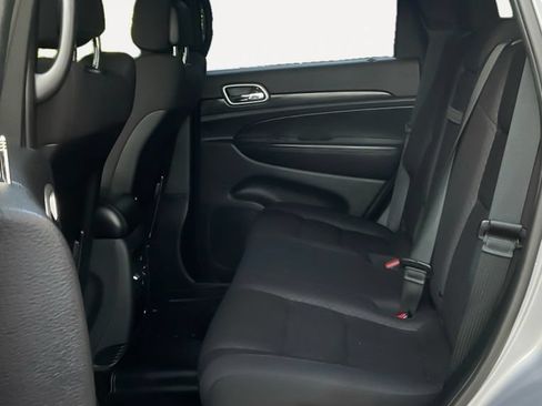 Used 2018 Jeep Grand Cherokee Laredo AWD/4WD image 14