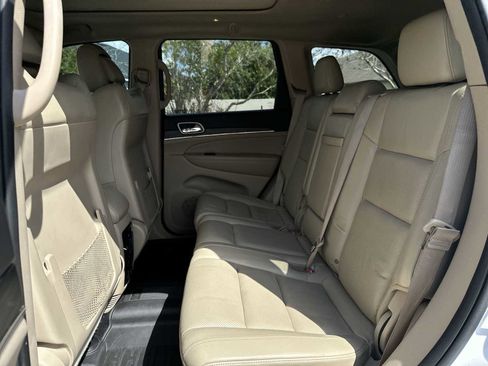 Used 2019 Jeep Grand Cherokee Limited w/ Luxury Group II RWD image 17