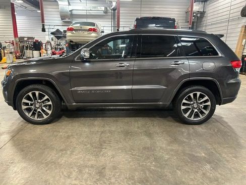 Used 2017 Jeep Grand Cherokee Overland AWD/4WD image 26