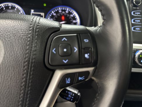 Used 2019 Toyota Highlander XLE AWD/4WD image 18